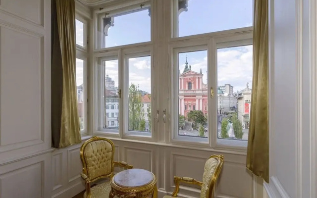 Filip Palace Luxurious Apartment