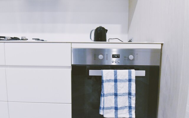 HFN Riverside Docklands Apartment
