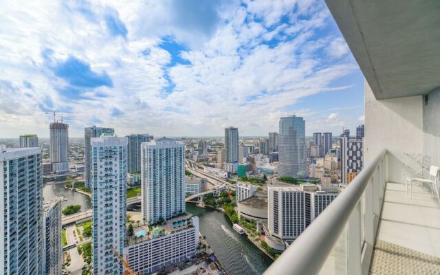 Luxury 45th Floor Condo Icon Brickell