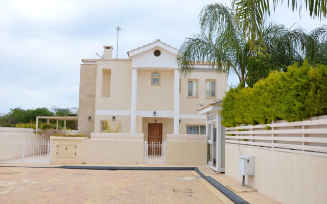 Anthorina Villa 10