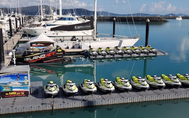 DAYDREAM Spcaious & Comfortable with Water Views