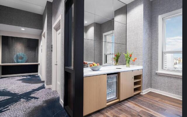 Glass Light Hotel & Gallery, Autograph Collection