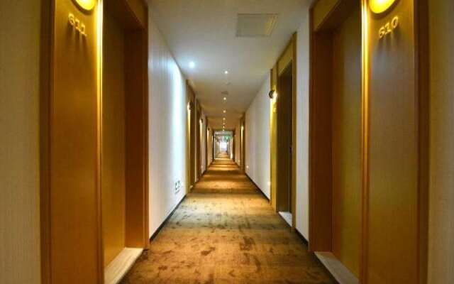 IU Hotel Zhengzhou Lvcheng Square Subway Station Branch