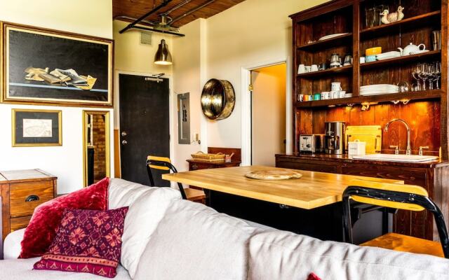 Rustic 1 Bedroom Loft Apartment In Queen Street West