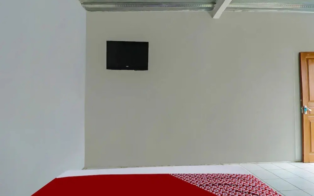 OYO 90809 Homestay Black Pink Merah Jambu Syariah