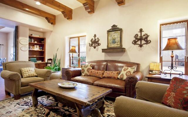 Piñon Court By La Fonda