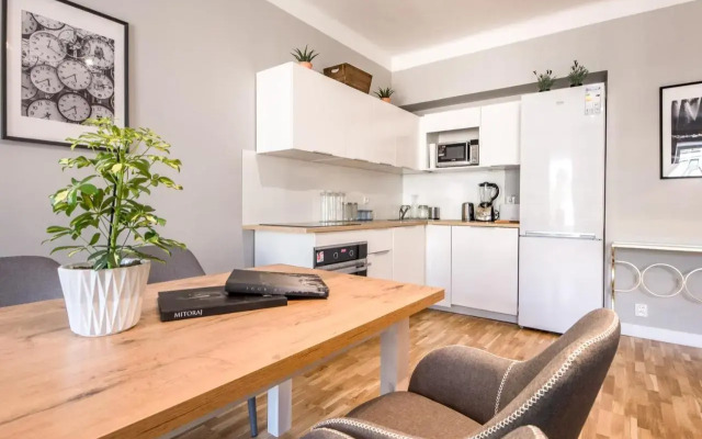 White Residence 4rooms - City Center