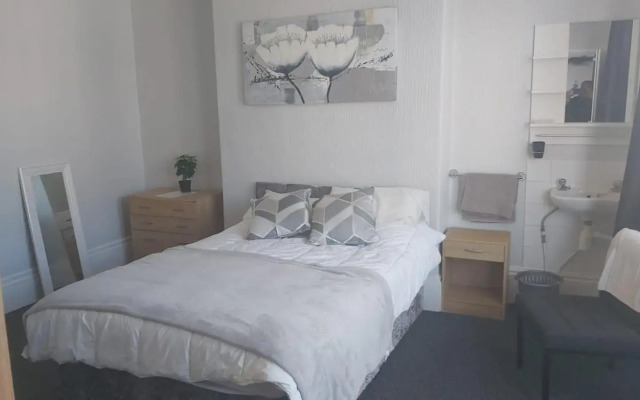 OYO Tudor Lodge - Redcar Beach