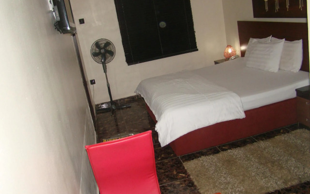 Charlie's Place And Suite