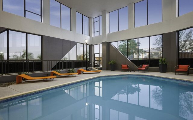 Crowne Plaza Dallas Market Ctr - Love Field by IHG