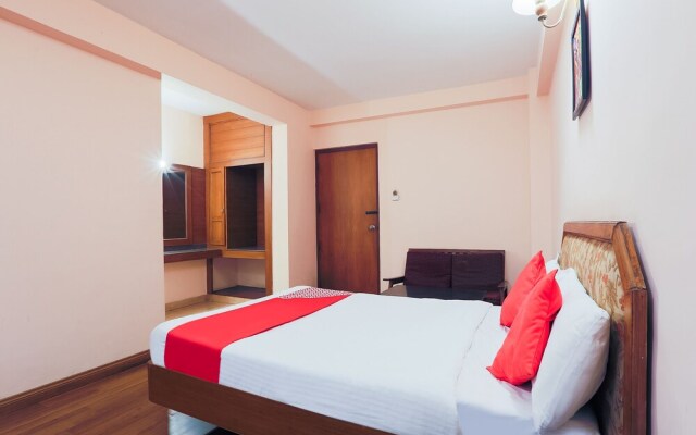 OYO 48910 Hotel Blue Bird