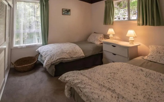 Kingfisher's Perch - Takamatua Holiday Home