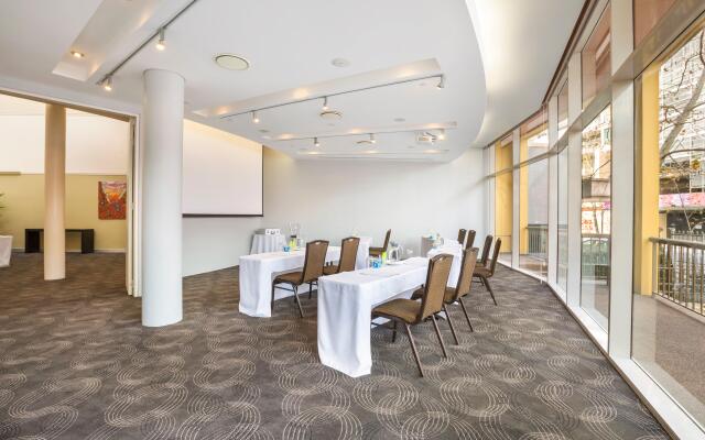 Holiday Inn Sydney Potts Point by IHG