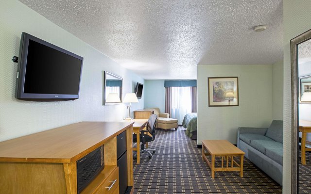 Quality Inn & Suites near I-480 and I-29