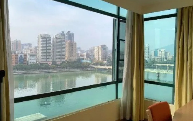 Homeinn Hotel (Shaoguan Wujiang Bridge Zhongshan Park Riverside)