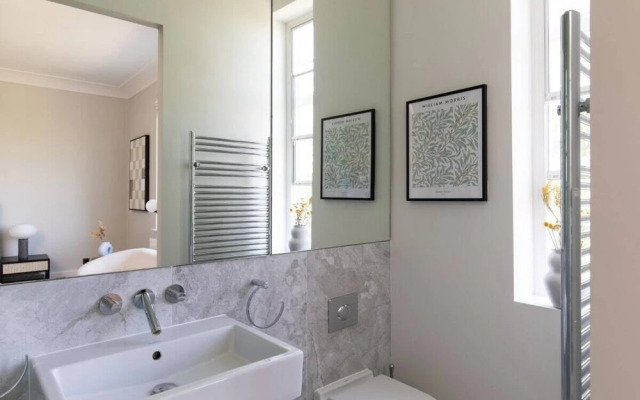 The Primrose Hill Hideaway - Modish 1bdr Flat