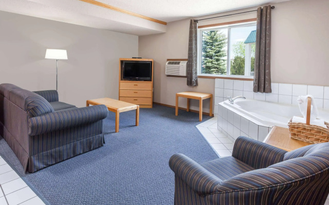 Super 8 by Wyndham Medicine Hat AB