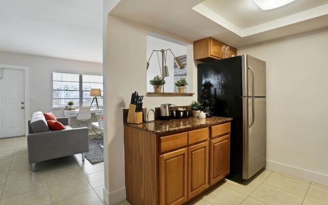Stylish & Unique 1 BR Designer Waterview APT