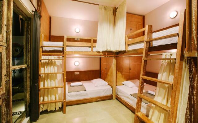 Lokal Bali Hostel