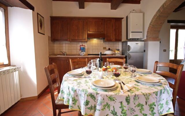 Authentic Farmhouse with Pool, Hot Tub, Playground, Garden