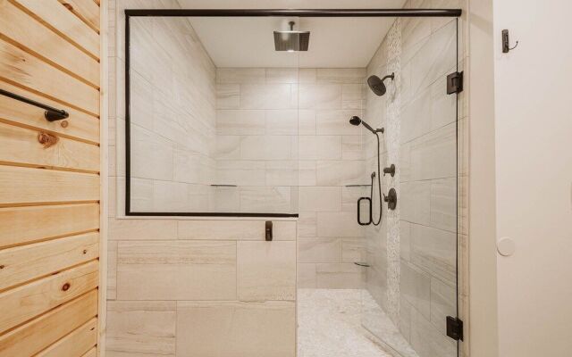 Water & Mountain Retreat