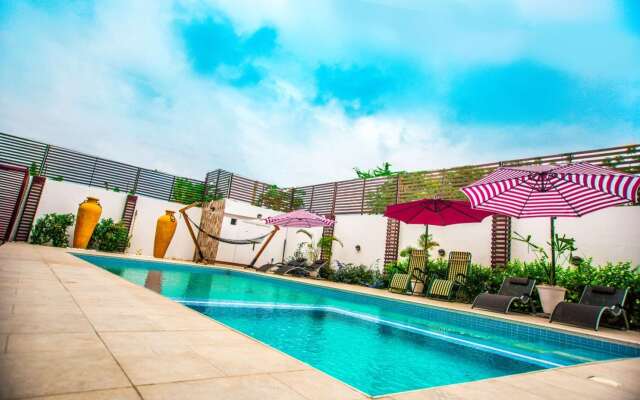 Earl Heights Suites Hotel