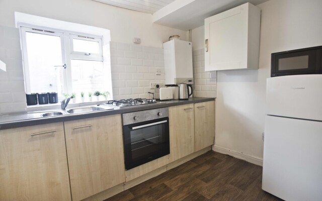 Short Stay Bristol - Freelands Front Apartment