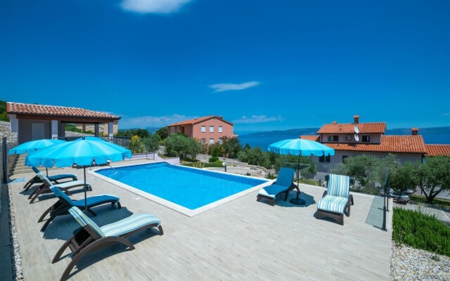 Stunning Home in Ravni With Wifi and 2 Bedrooms