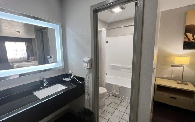 Days Inn by Wyndham Canton