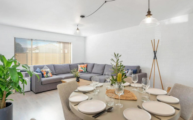 Bay Swell in the Heart of Huskisson