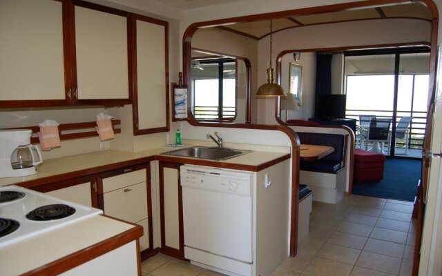 Mariner's Boathouse & Beach Resort