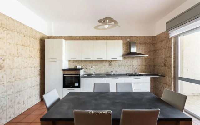 Peony Apartment in Noto