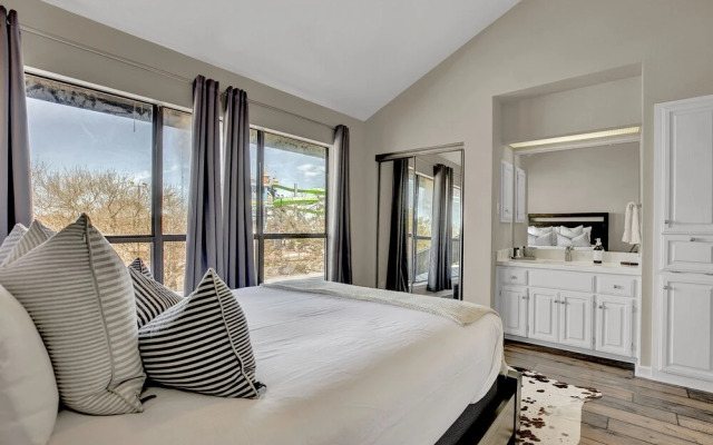 Luxury Riverfront Condo 1 BLK to Schlitterbahn!