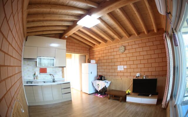 Organic Redclay House