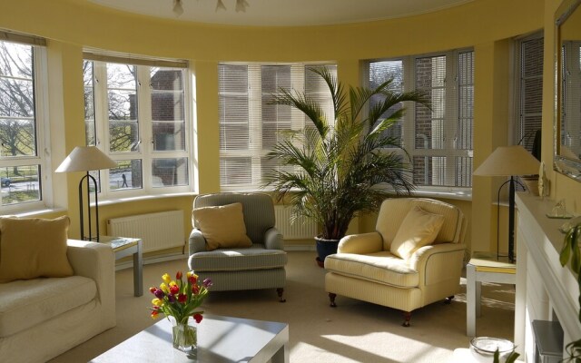 Moor Court Apartments Week2week