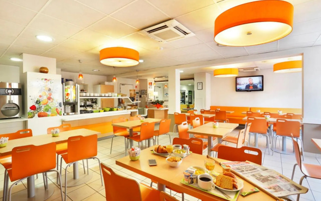 First Inn Hotel