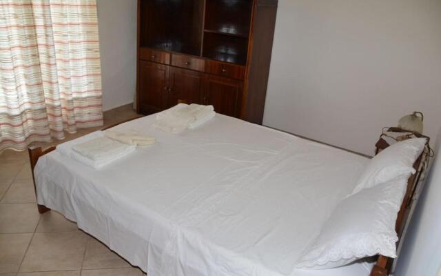 Traditional Summer House in Marmari