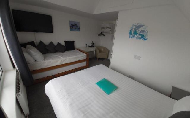 OYO Pier Hotel