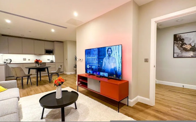 Huge 3bath 2bedroom Family Home