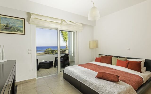 Villa on Island With Private Pool, Garde, Terrace, Parking