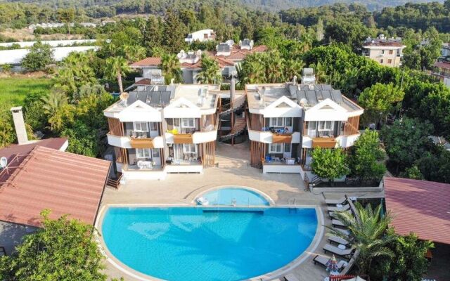 Tomris Apart