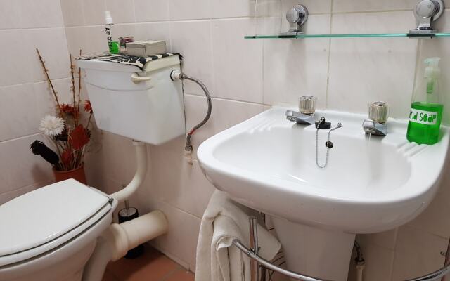 Aandbloem Guest House