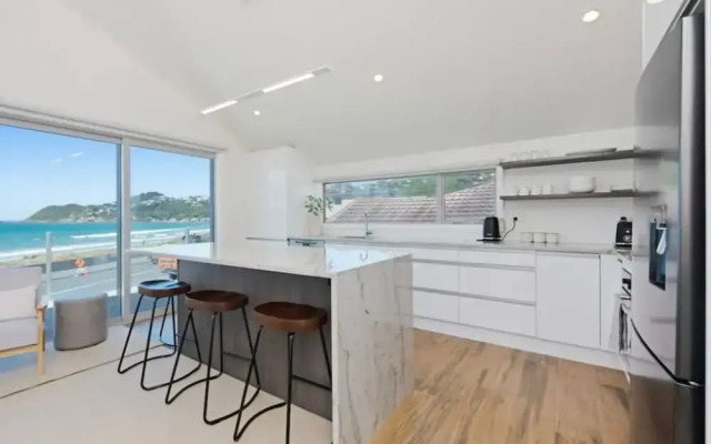 Lyall Bay Parade Apartment