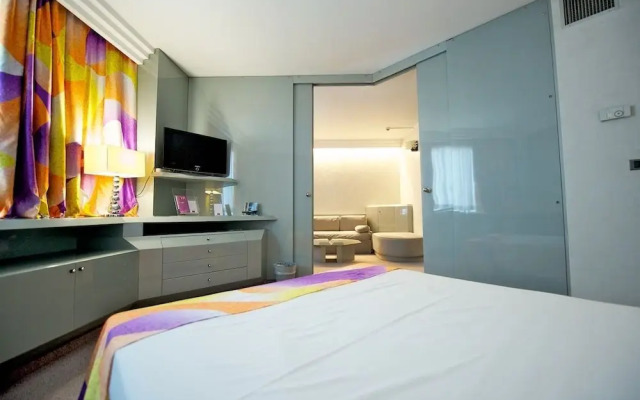 Ariha Hotel