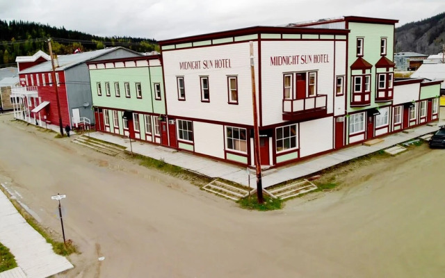 Midnight Sun, a Coast Hotel