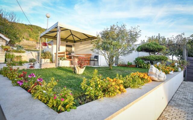 Quaint Holiday Home in Sinj With Private Pool