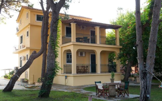 Zarkadis Beach Apartments