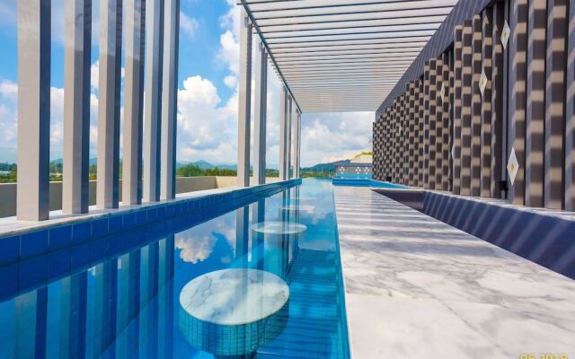 The Aristo Beach by Holy Cow 318