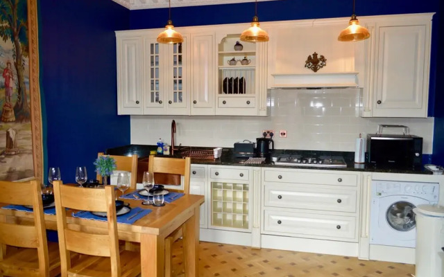 Traditional Boutique Apartment off Leith Walk