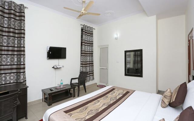 OYO 8910 Celeste Inn